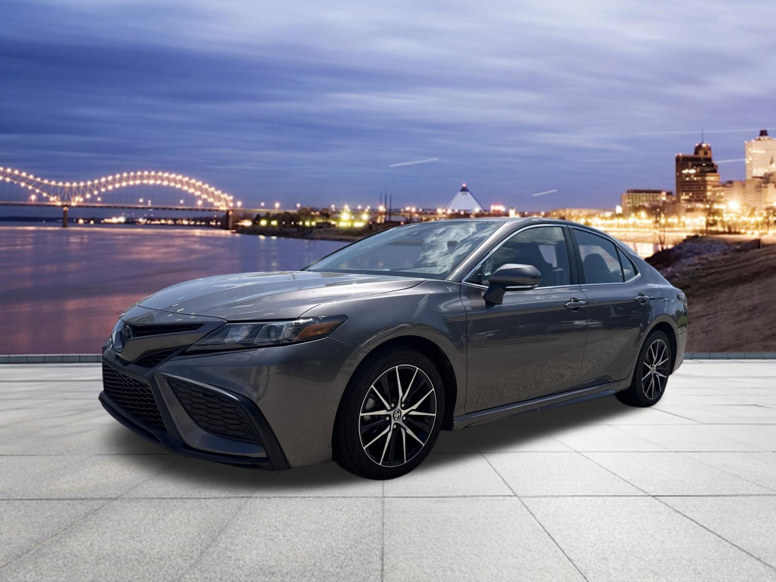Used 2023 Toyota Camry SE FWD image 1
