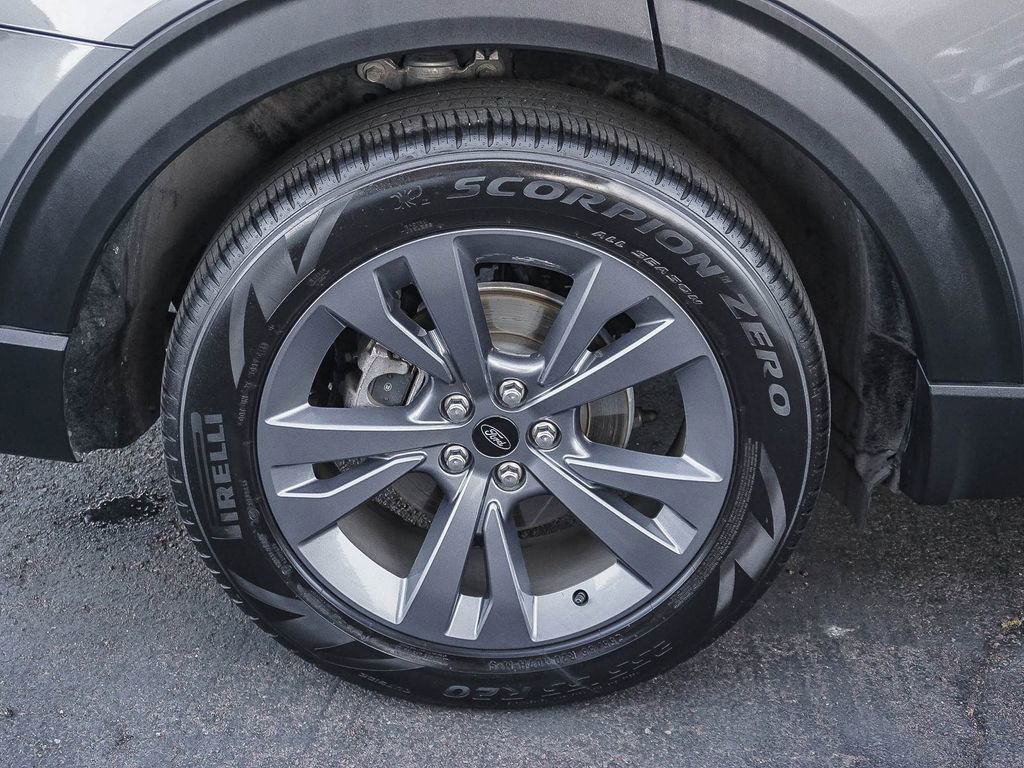 Used 2023 Ford Explorer XLT w/ Equipment Group 202A image 9