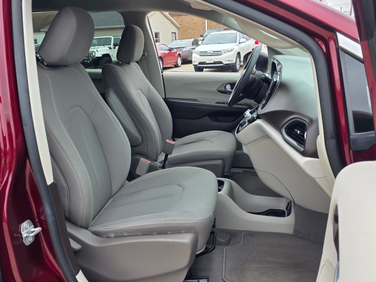 Used 2017 Chrysler Pacifica LX w/ Tire & Wheel Group image 23