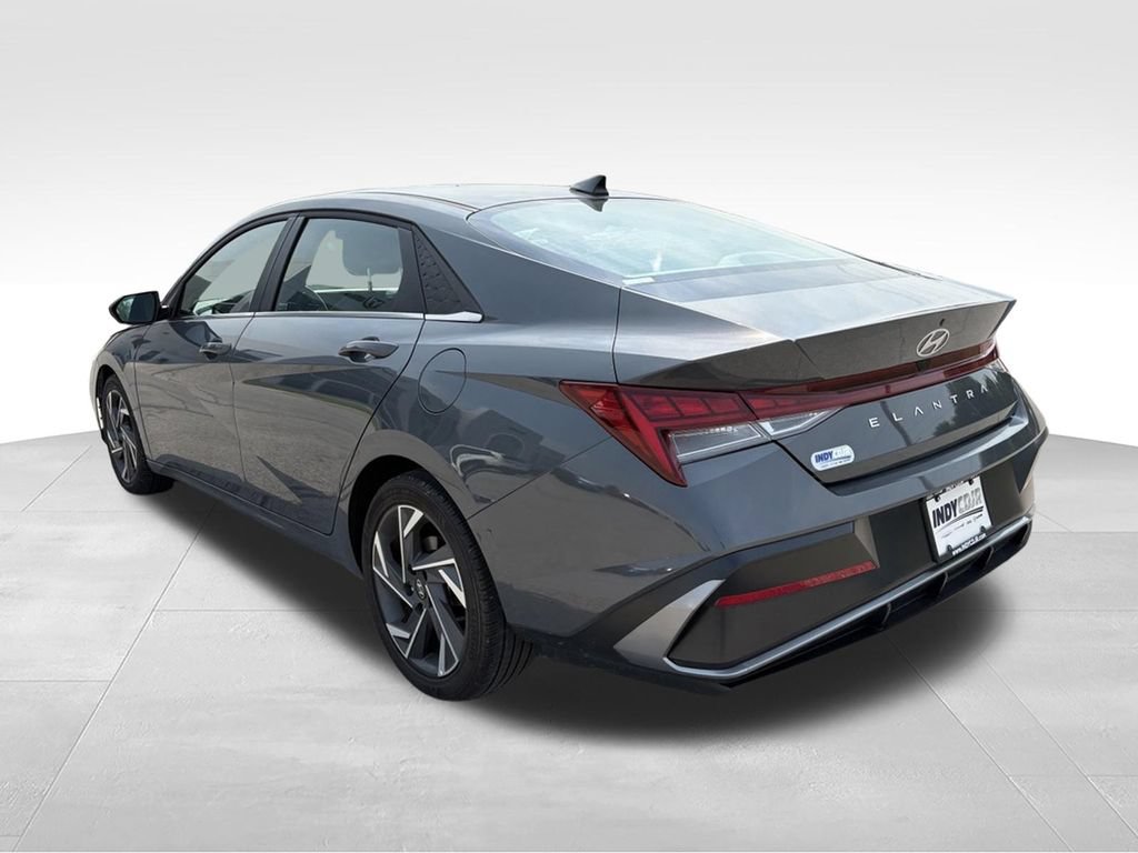 Used 2025 Hyundai Elantra SEL FWD image 6