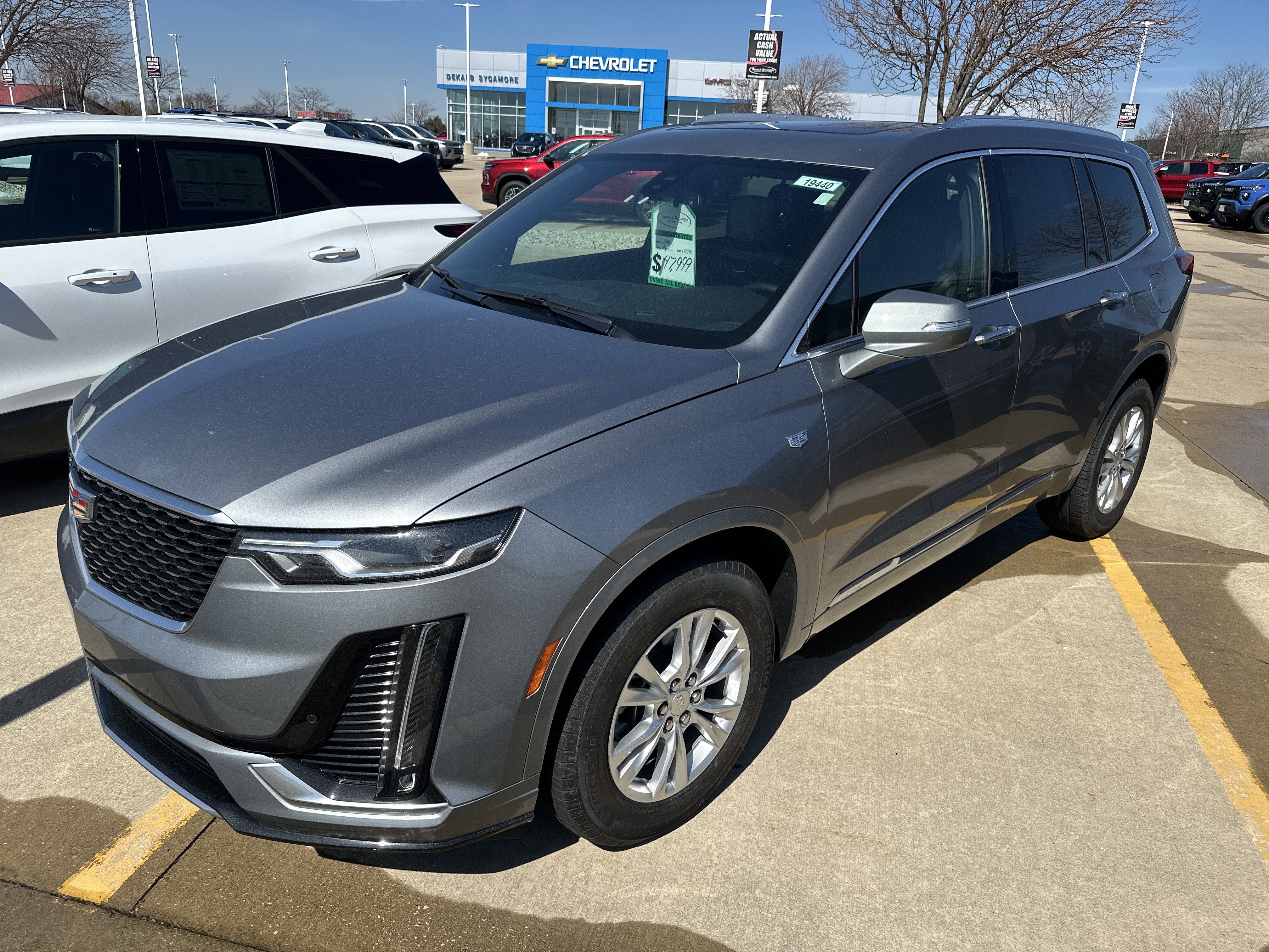 New 2025 Cadillac XT6 Luxury image 3