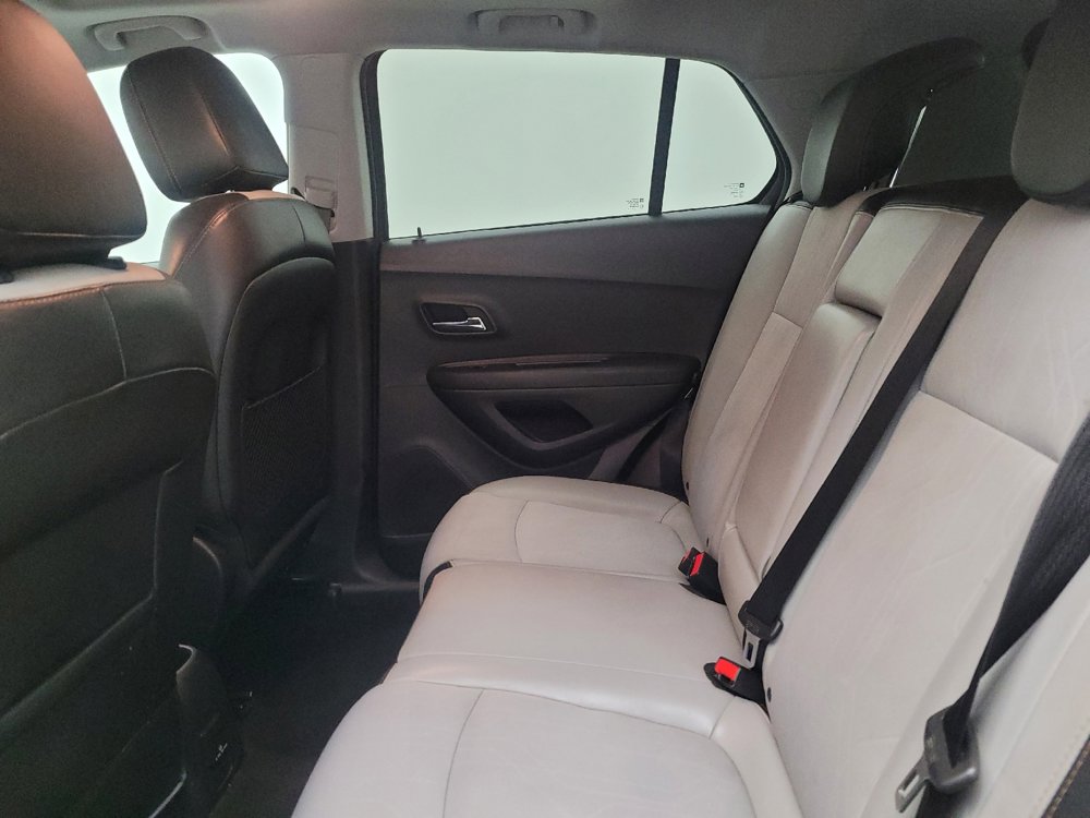 Used 2019 Chevrolet Trax LT w/ Sun & Sound Package FWD image 18