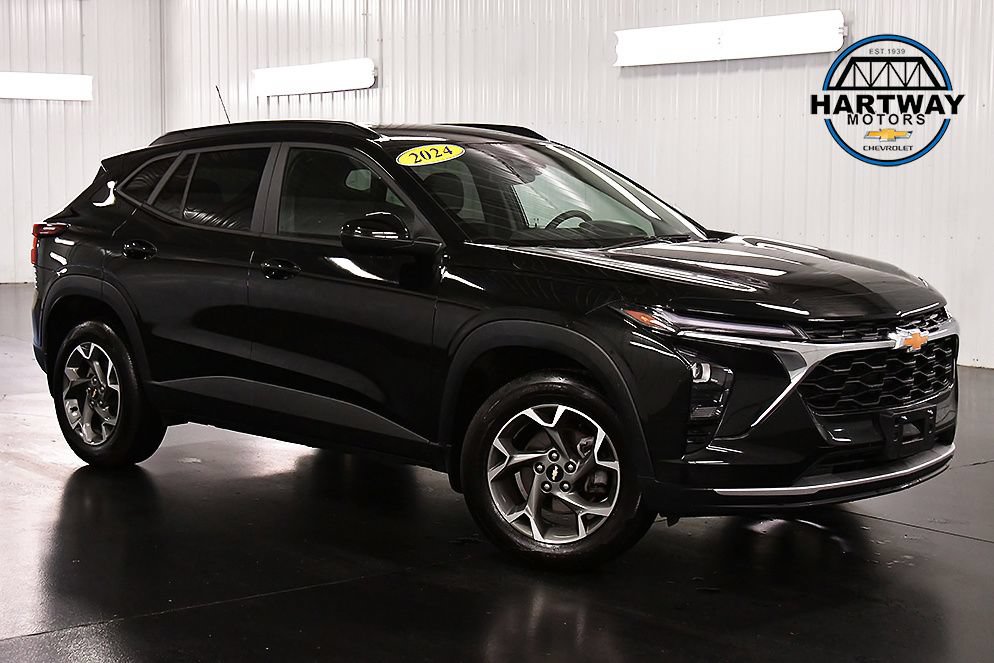 Used 2024 Chevrolet Trax LT w/ Driver Confidence Package FWD image 1