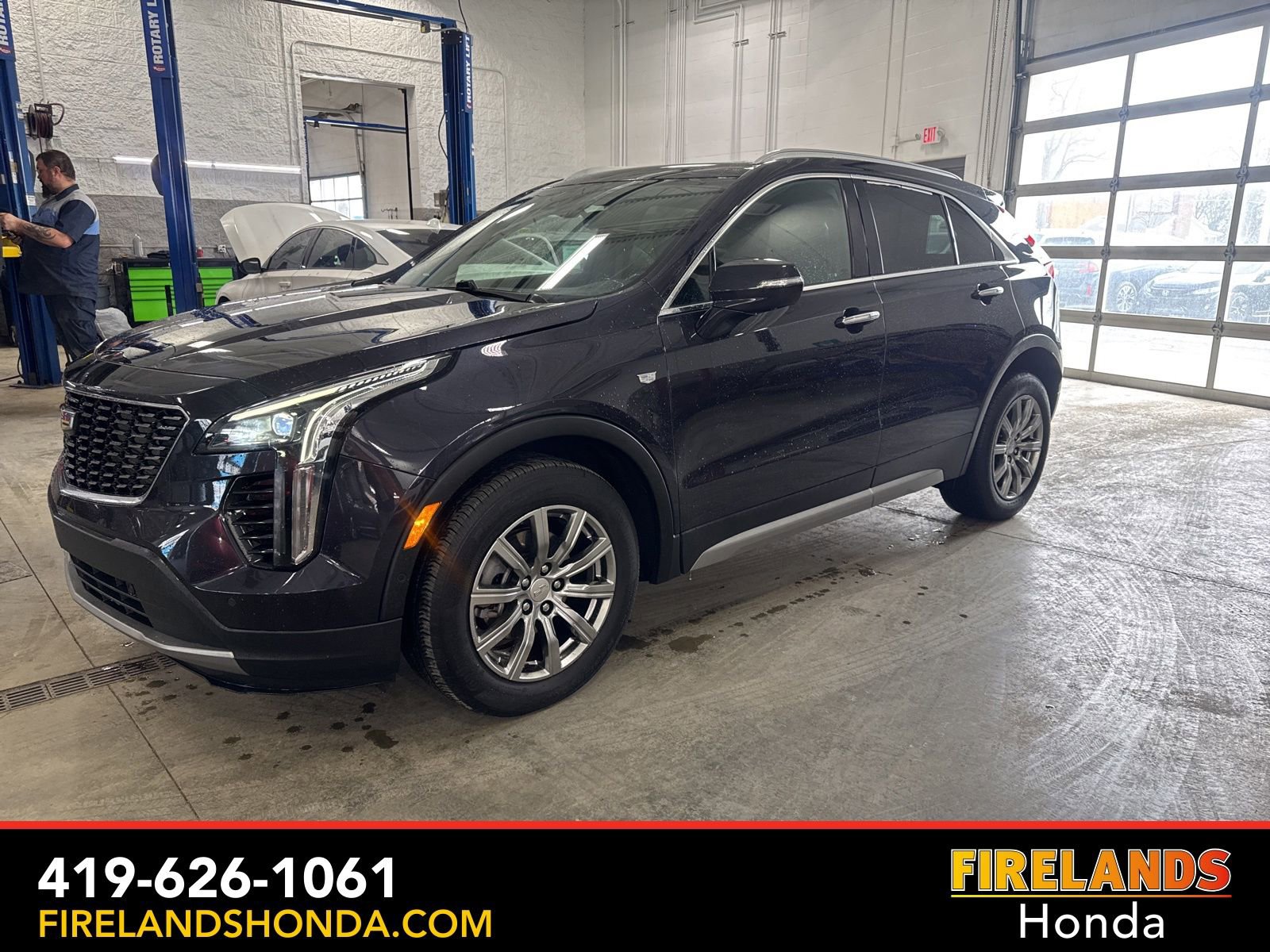 Used 2022 Cadillac XT4 Premium Luxury w/ Enhanced Visibility Package image 2
