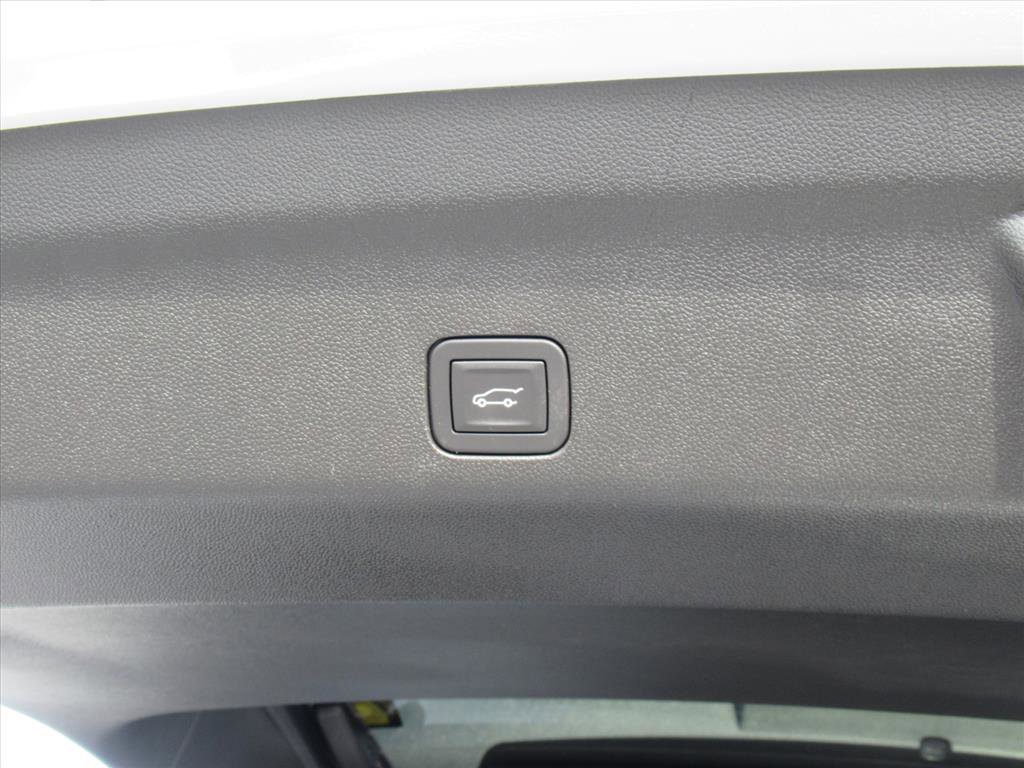 Used 2025 Chevrolet Suburban Premier image 38