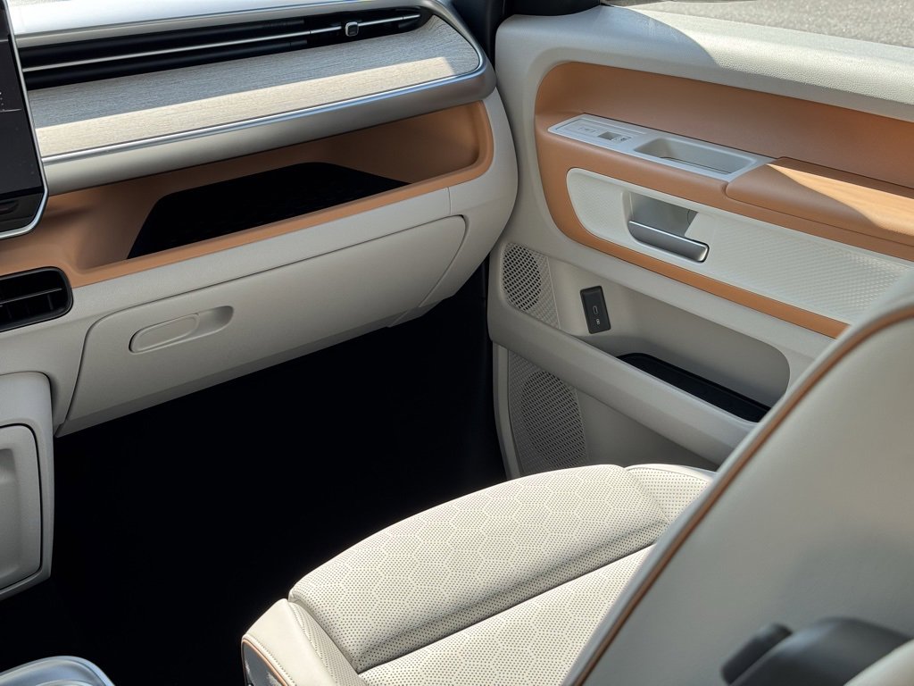 New 2025 Volkswagen ID. Buzz 1st Edition image 32