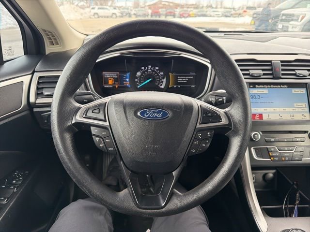 Used 2017 Ford Fusion SE w/ Fusion SE Technology Package image 18