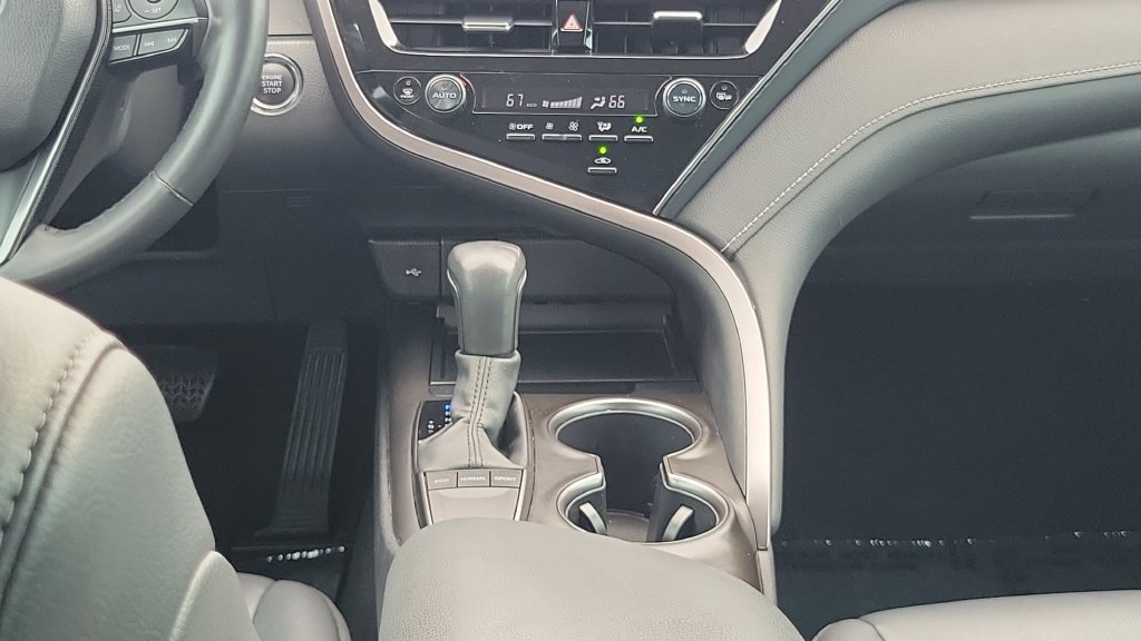 Used 2024 Toyota Camry SE w/ Convenience Package FWD image 12