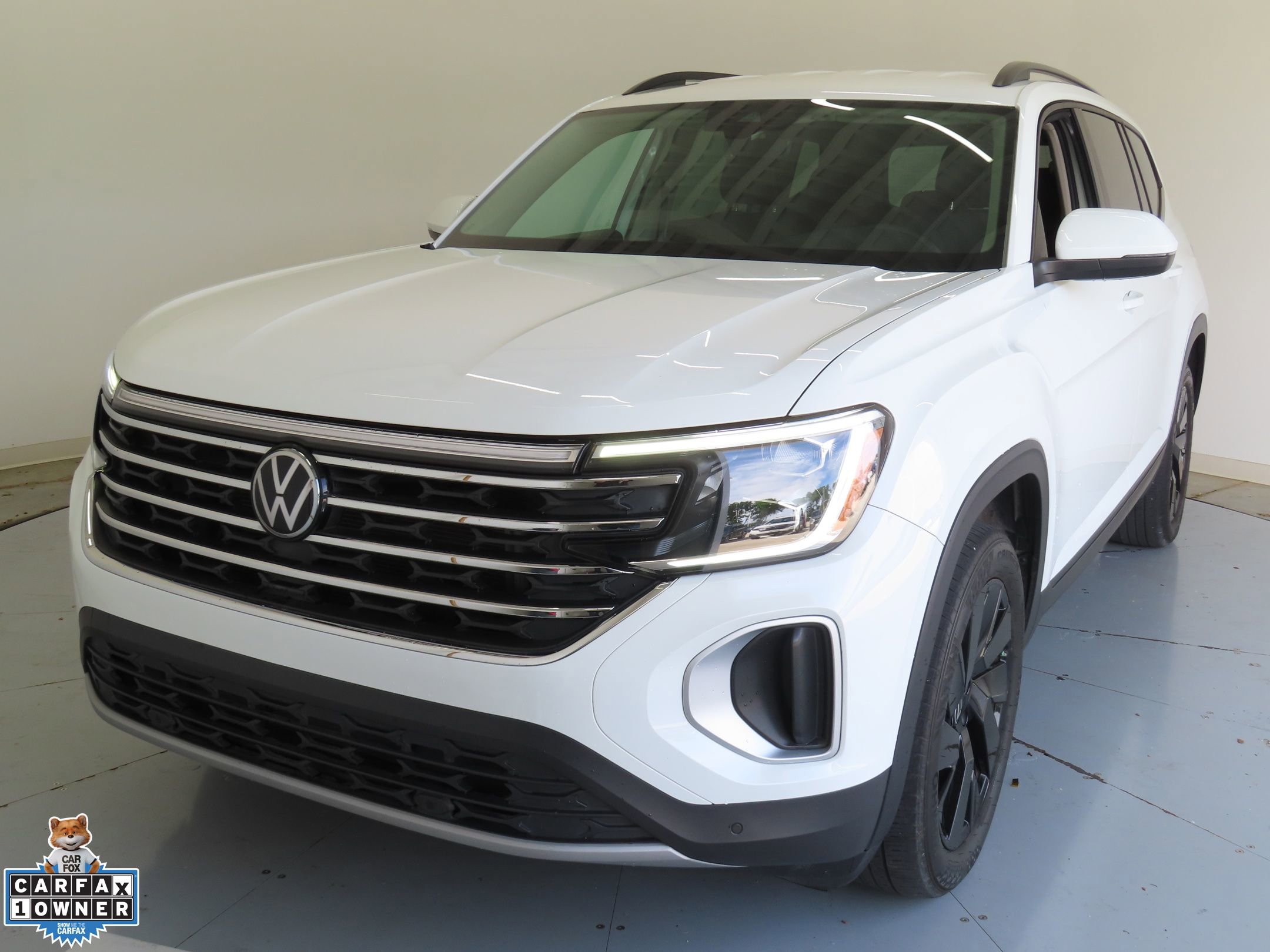 Used 2024 Volkswagen Atlas SE w/ Black Wheel Package FWD image 7