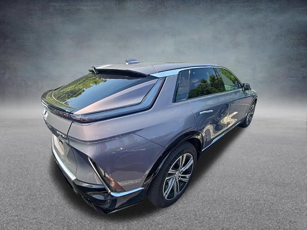 Used 2025 Cadillac Lyriq Luxury AWD/4WD image 7