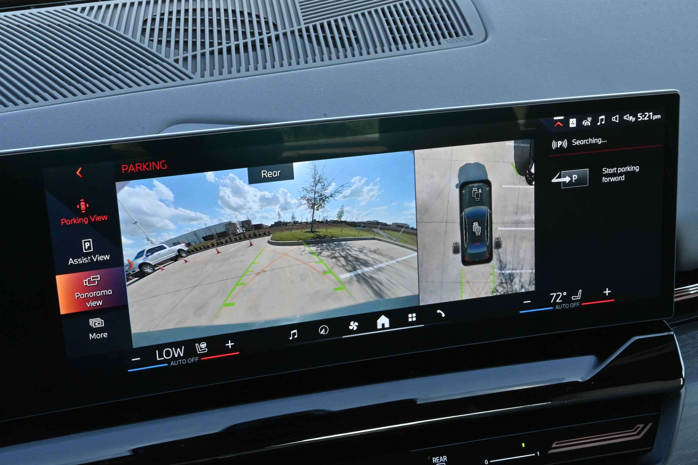 Used 2026 BMW 530i w/ Convenience Package RWD image 14