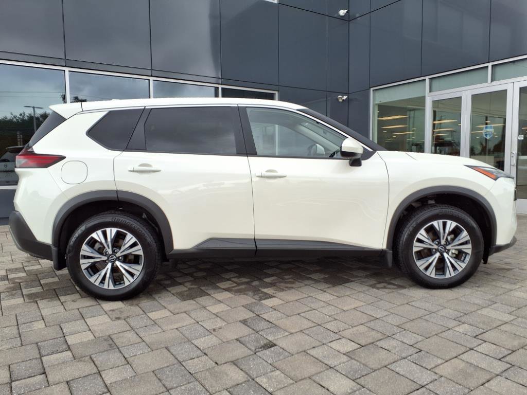Used 2023 Nissan Rogue SV image 9