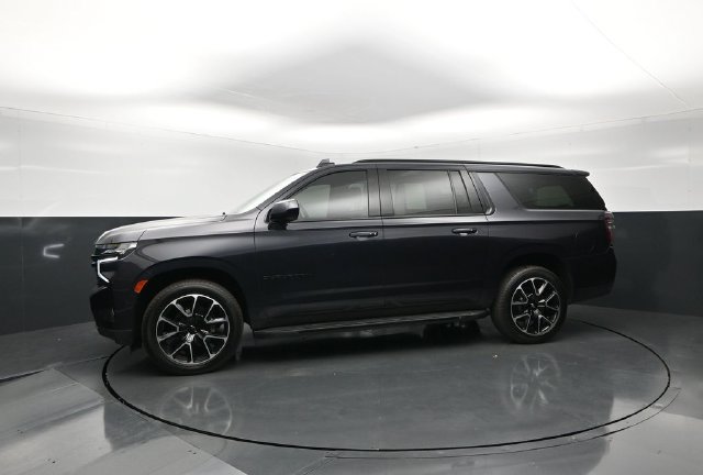 Used 2023 Chevrolet Suburban RST RWD image 3