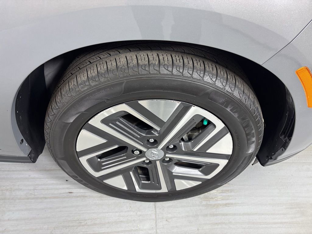 Used 2023 Hyundai Kona SE w/ Cargo Package image 12