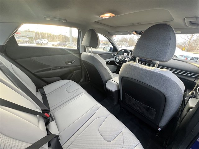 Used 2023 Hyundai Elantra Limited image 31
