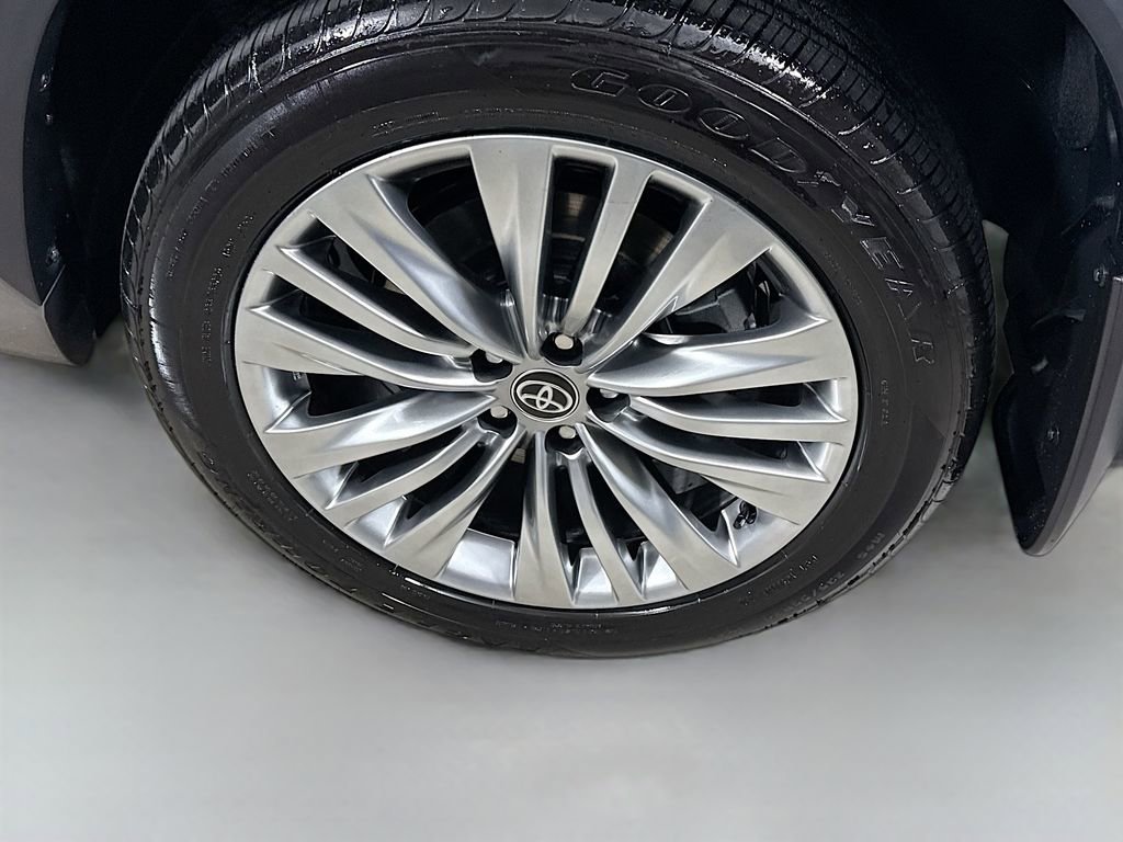 Certified 2026 Toyota Highlander Platinum AWD/4WD image 32