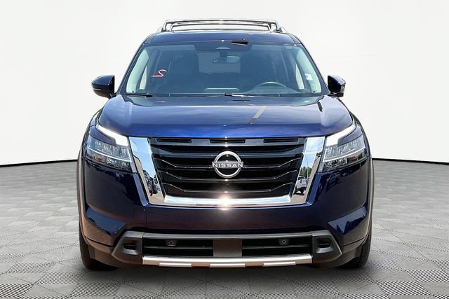 Used 2023 Nissan Pathfinder SL AWD/4WD image 2