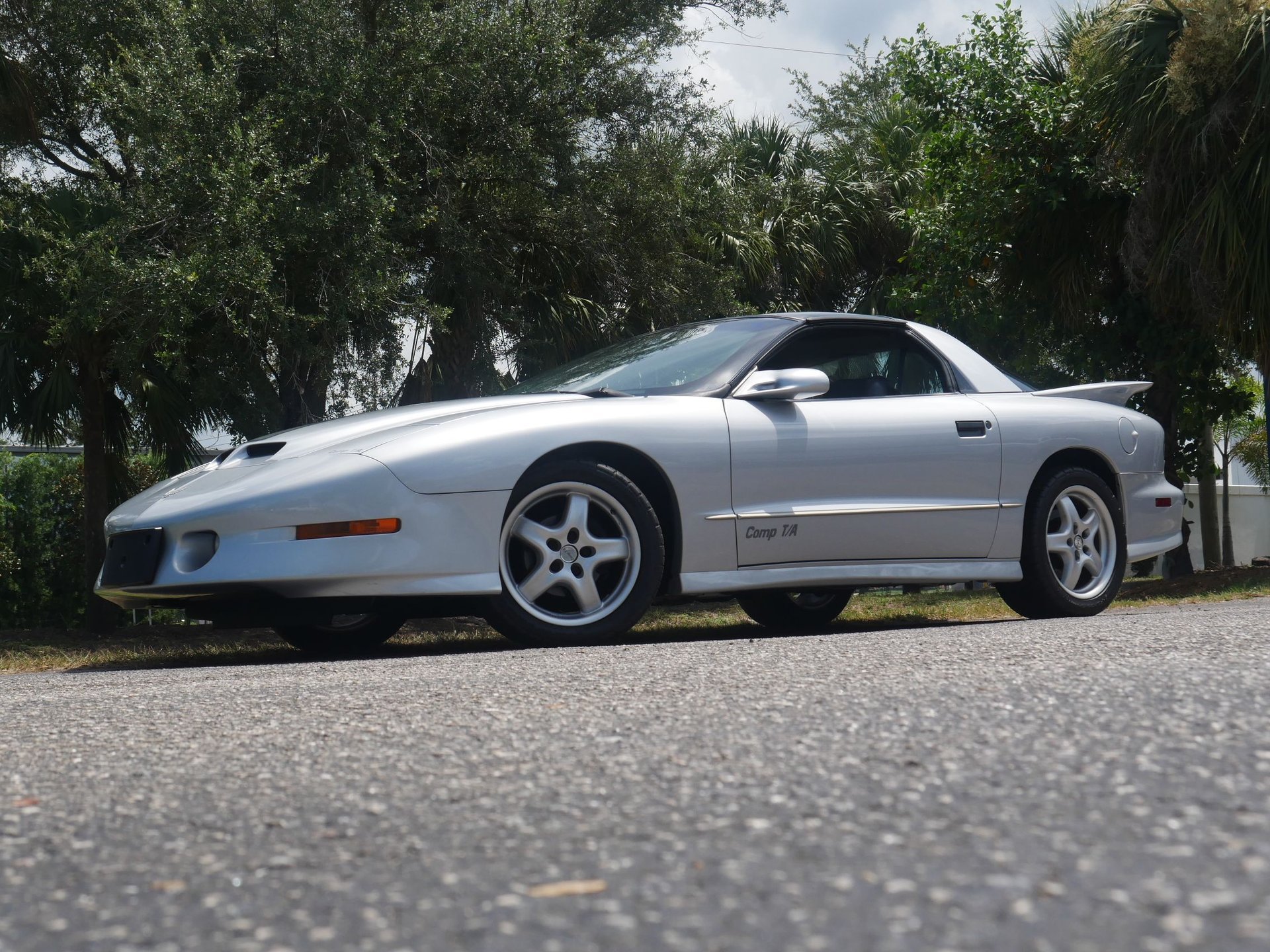 Used 1997 Pontiac Firebird Trans Am RWD image 9