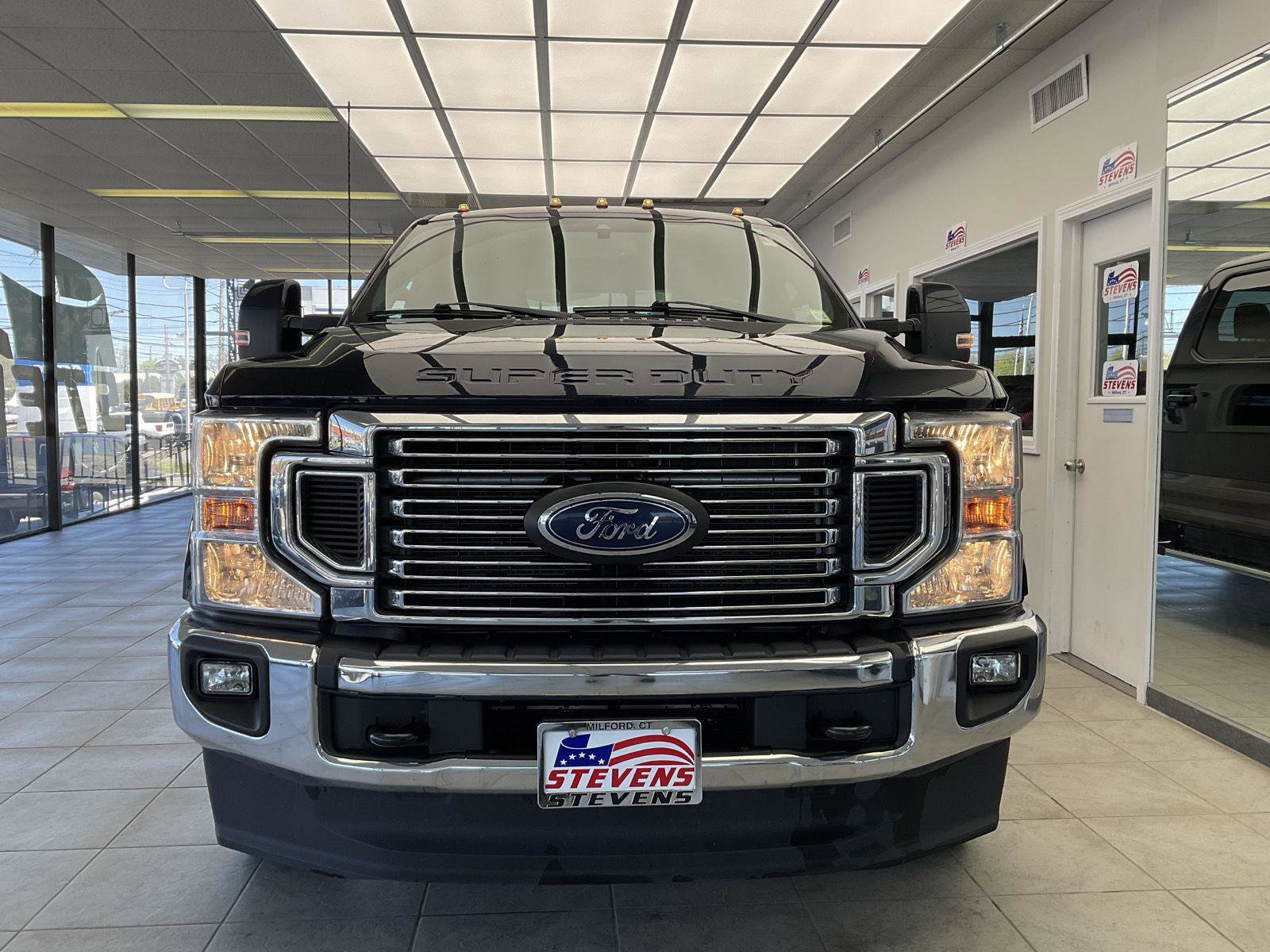 Used 2022 Ford F350 Lariat w/ Lariat Value Package AWD/4WD image 2