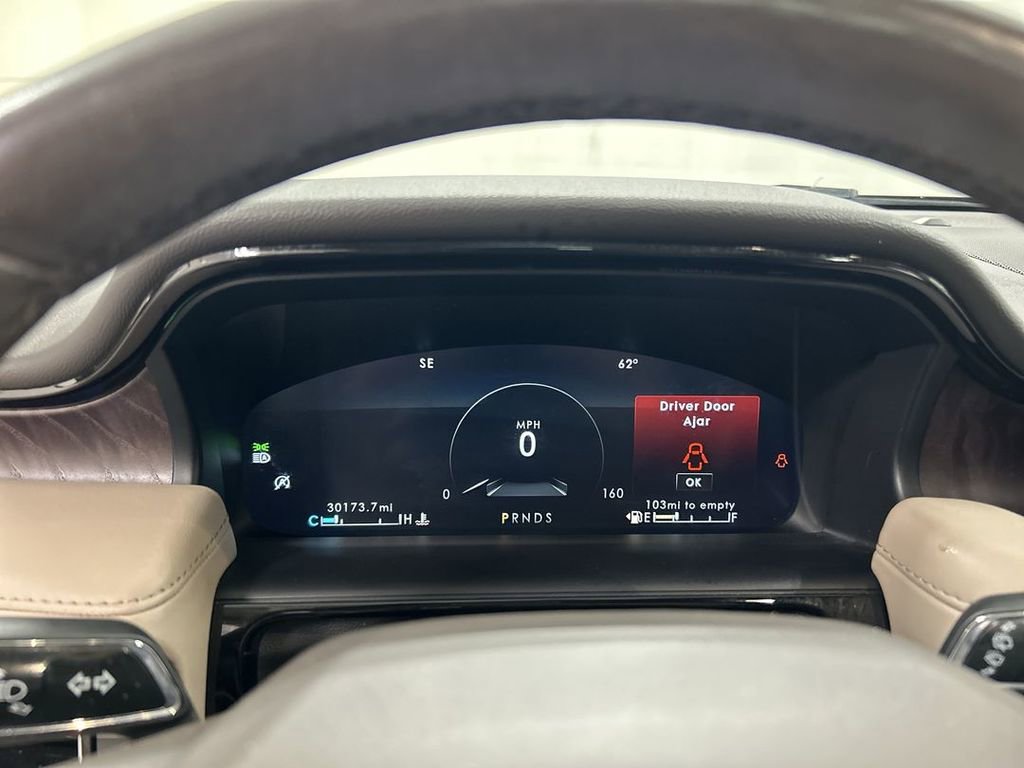 Used 2022 Lincoln Nautilus Reserve w/ Equipment Group 201A image 13