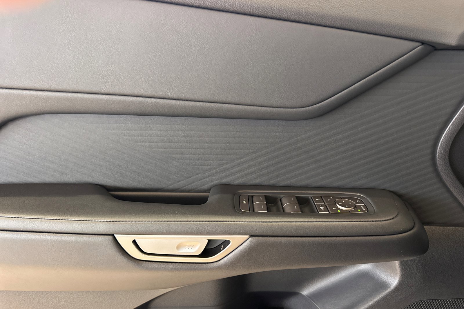New 2026 Lexus ES 500e AWD/4WD image 11