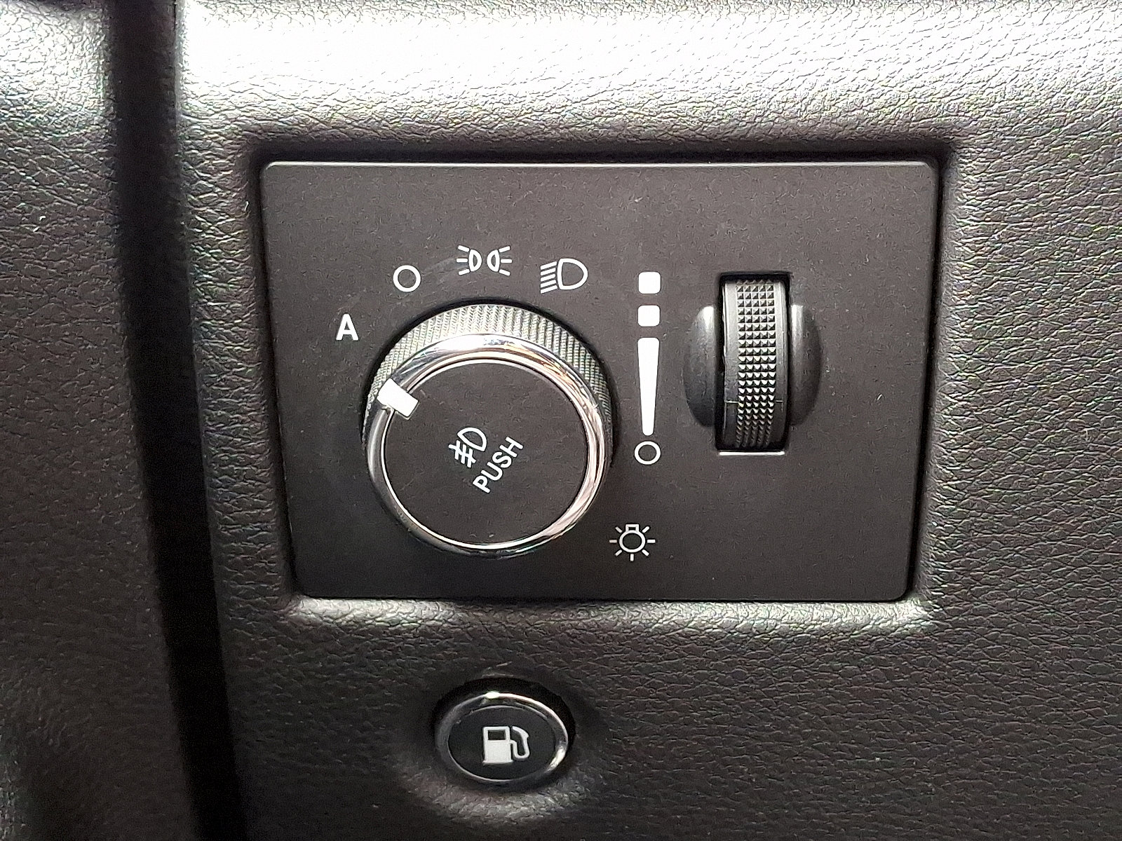Used 2019 Jeep Grand Cherokee Limited w/ Luxury Group II image 27