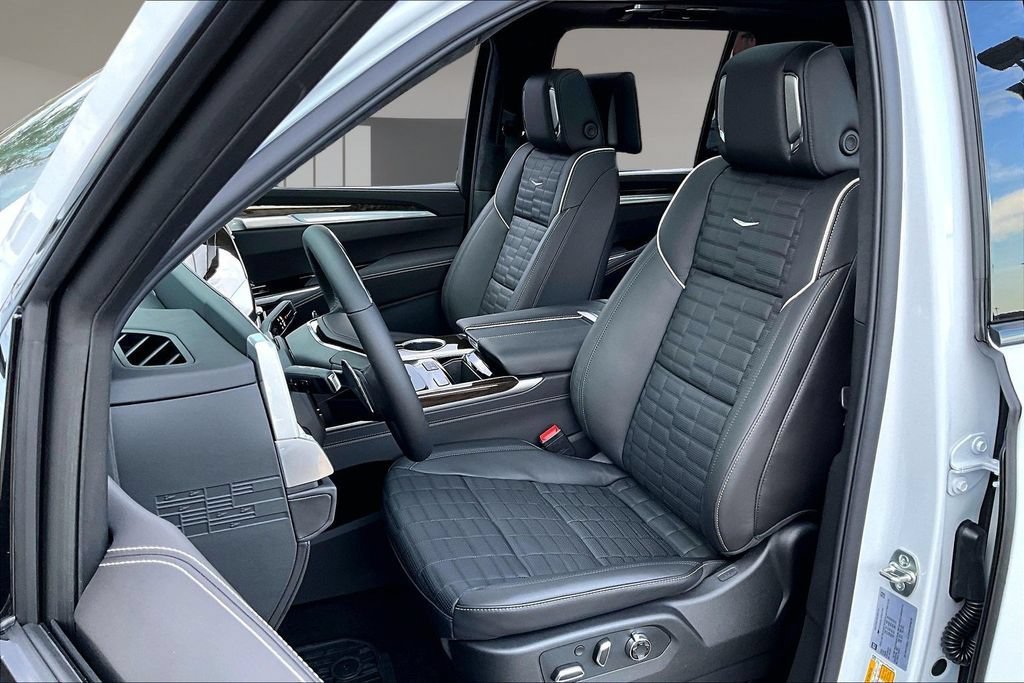 New 2026 Cadillac Escalade Platinum Sport w/ LPO, ONYX Package AWD/4WD image 9