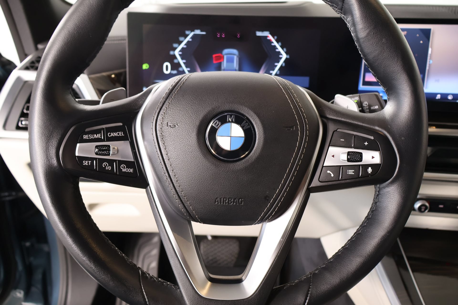 Used 2025 BMW X5 xDrive40i AWD/4WD image 3