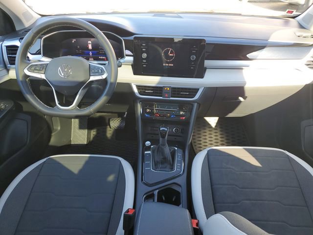 Certified 2025 Volkswagen Taos SE w/ Panoramic Sunroof Package image 15