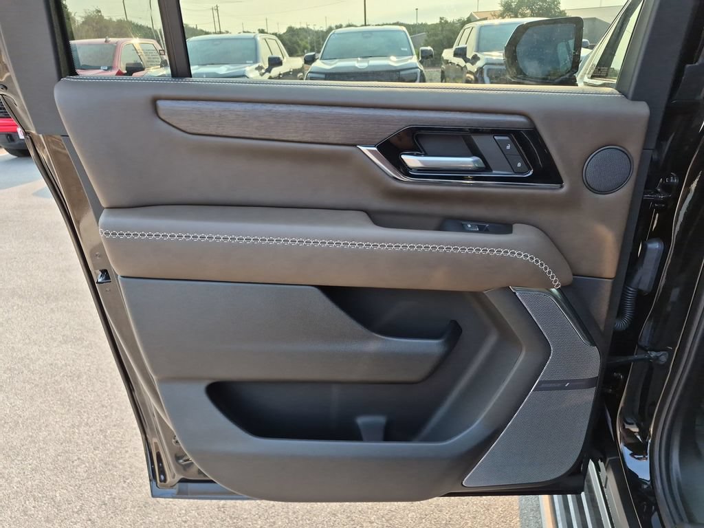 New 2026 GMC Yukon XL Denali Ultimate w/ LPO, Floor Liner Package AWD/4WD image 40
