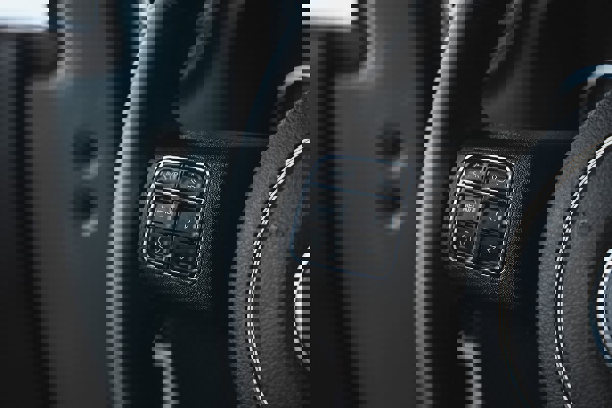 Used 2015 Jeep Wrangler Unlimited Rubicon w/ Connectivity Group image 36