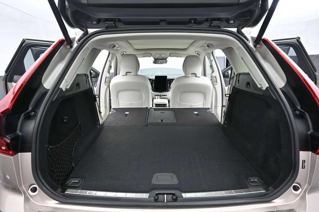 New 2026 Volvo XC60 B5 Ultra w/ Protection Package Premier AWD/4WD image 20