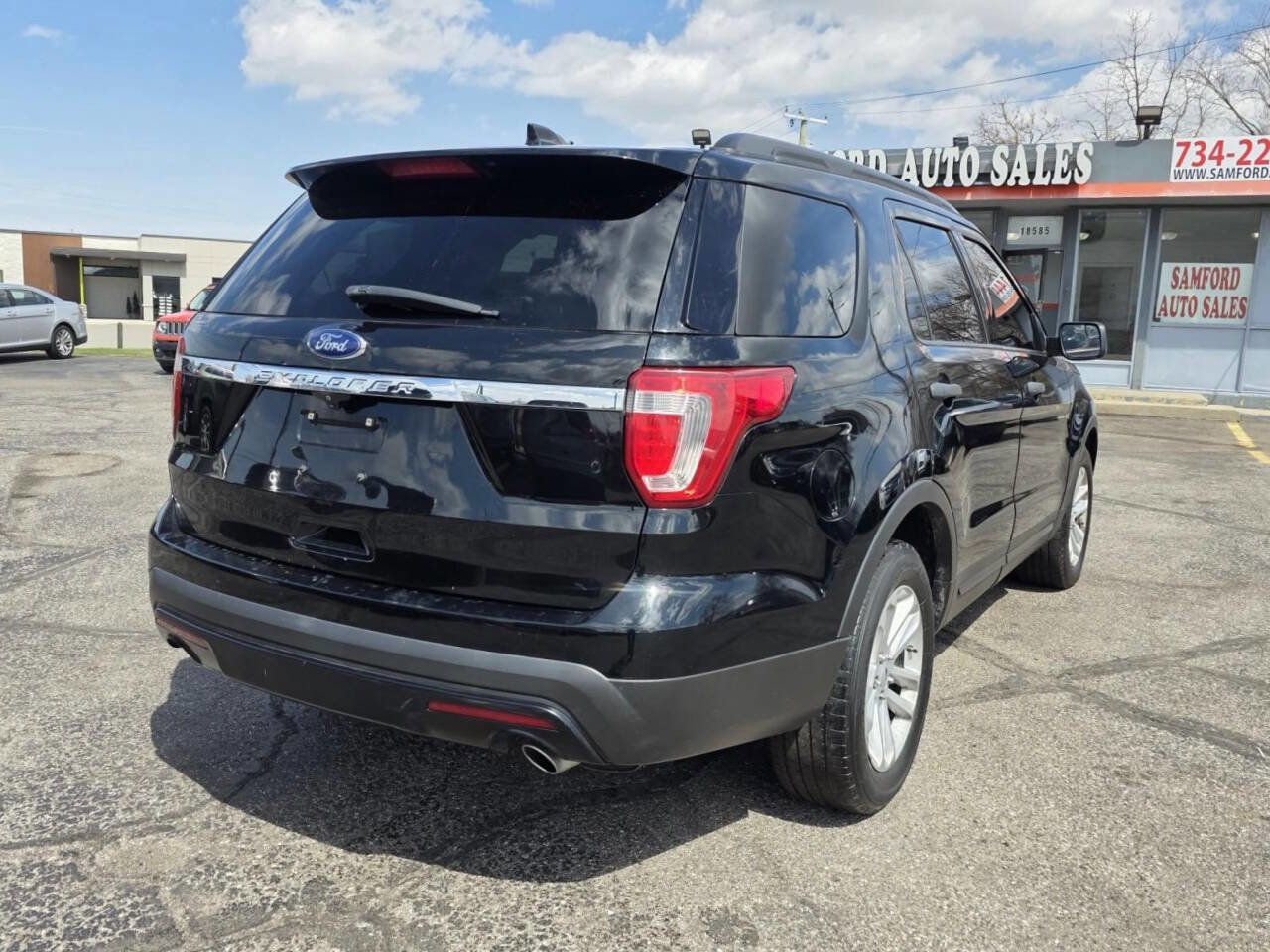 Used 2017 Ford Explorer FWD image 12
