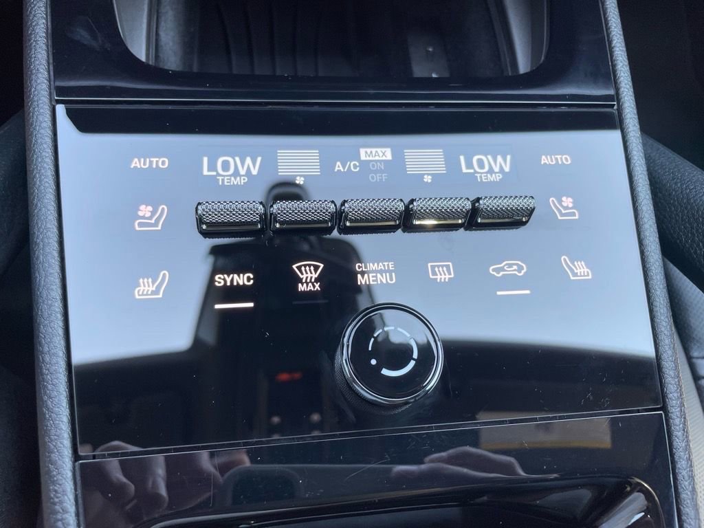 Used 2024 Porsche Cayenne Coupe image 17