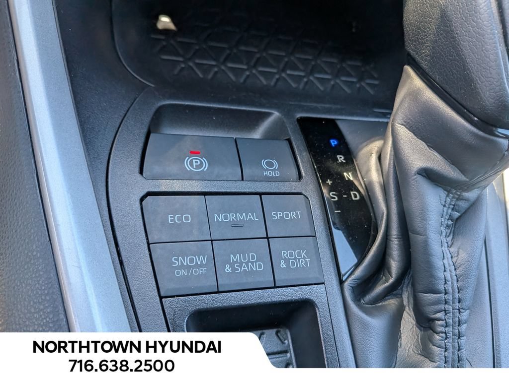 Used 2025 Toyota RAV4 XLE AWD/4WD image 18