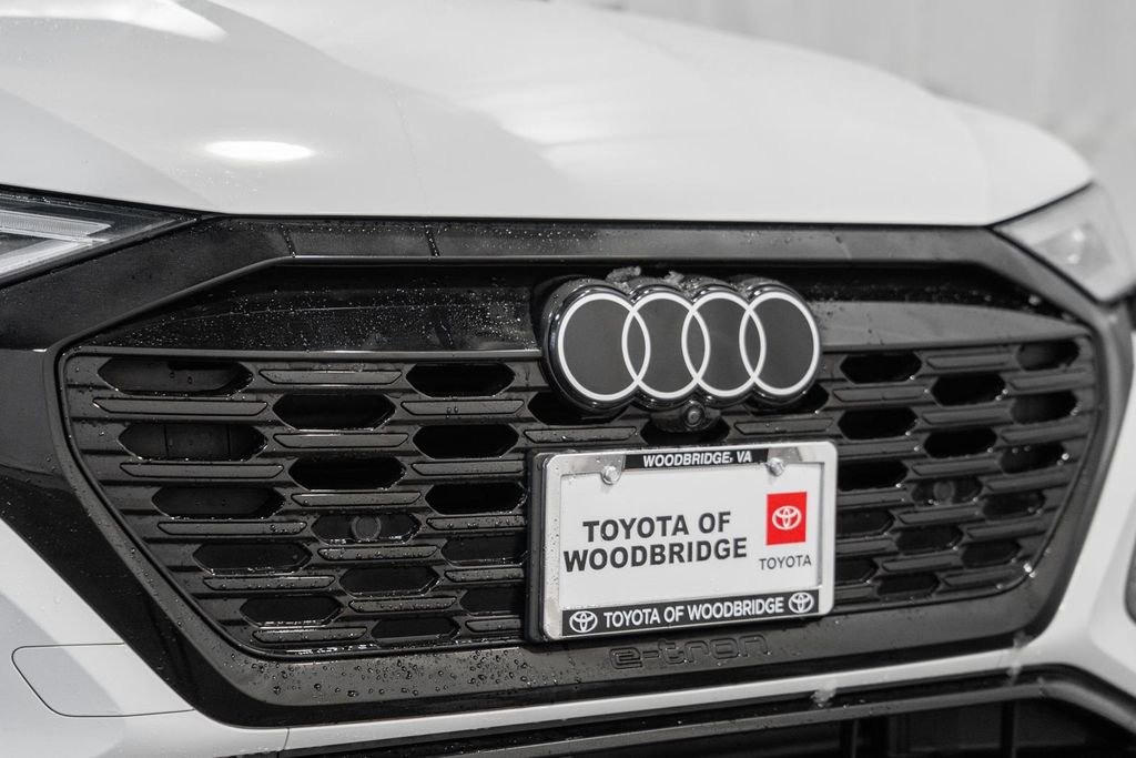 Used 2024 Audi Q8 e-tron Premium Plus image 10