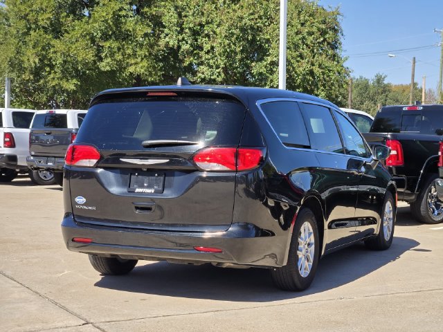 Certified 2023 Chrysler Voyager LX FWD image 7