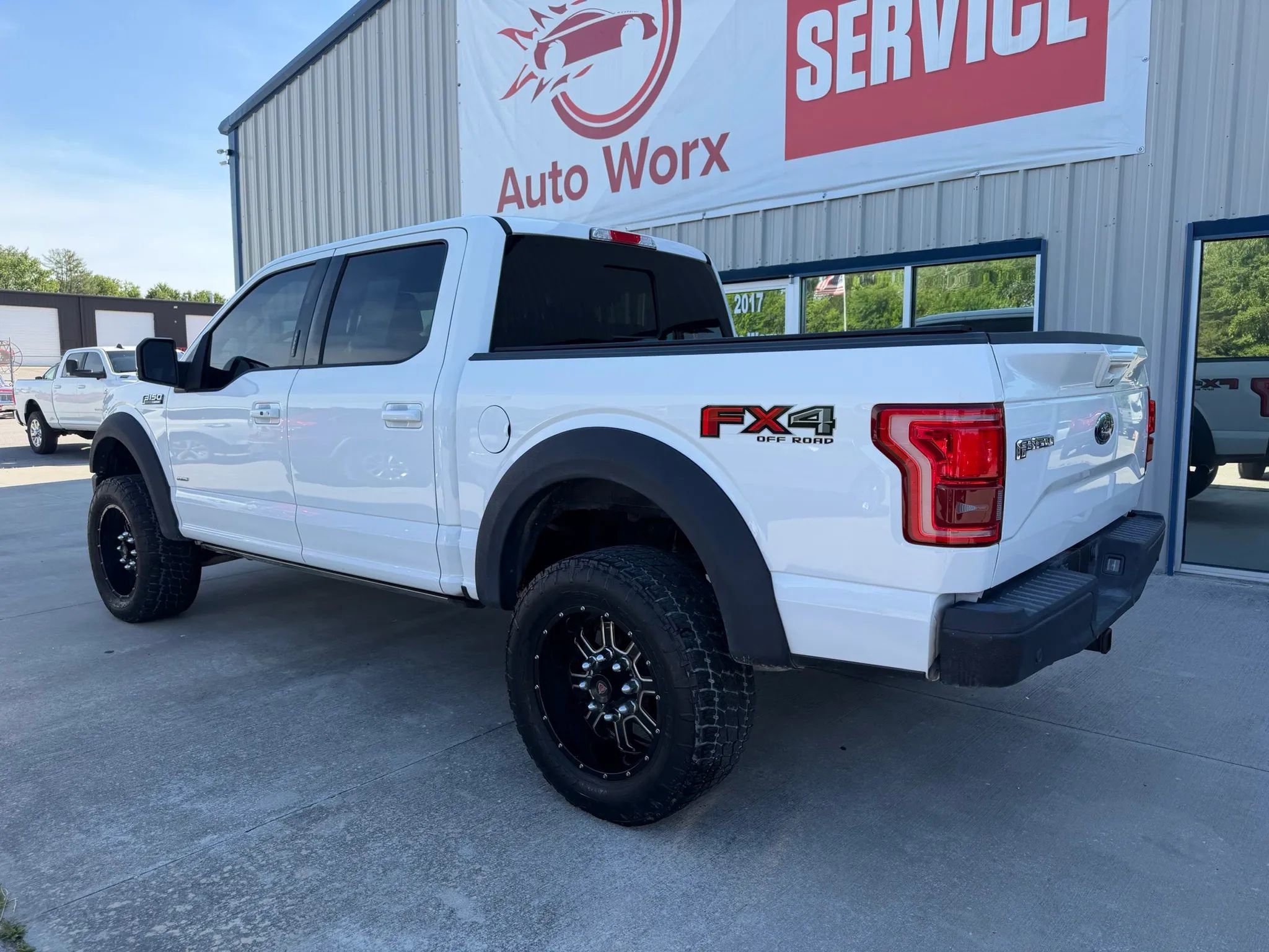 Used 2015 Ford F150 Lariat w/ Equipment Group 502A Luxury AWD/4WD image 27