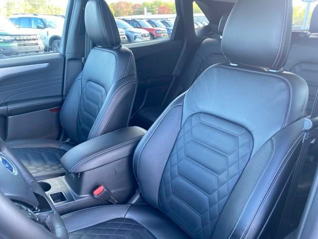 Used 2024 Ford Escape Platinum w/ Premium Technology Package AWD/4WD image 10