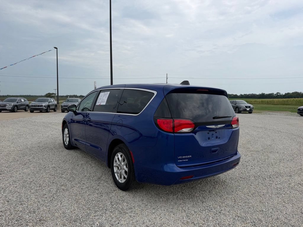 Used 2021 Chrysler Voyager LX FWD image 5