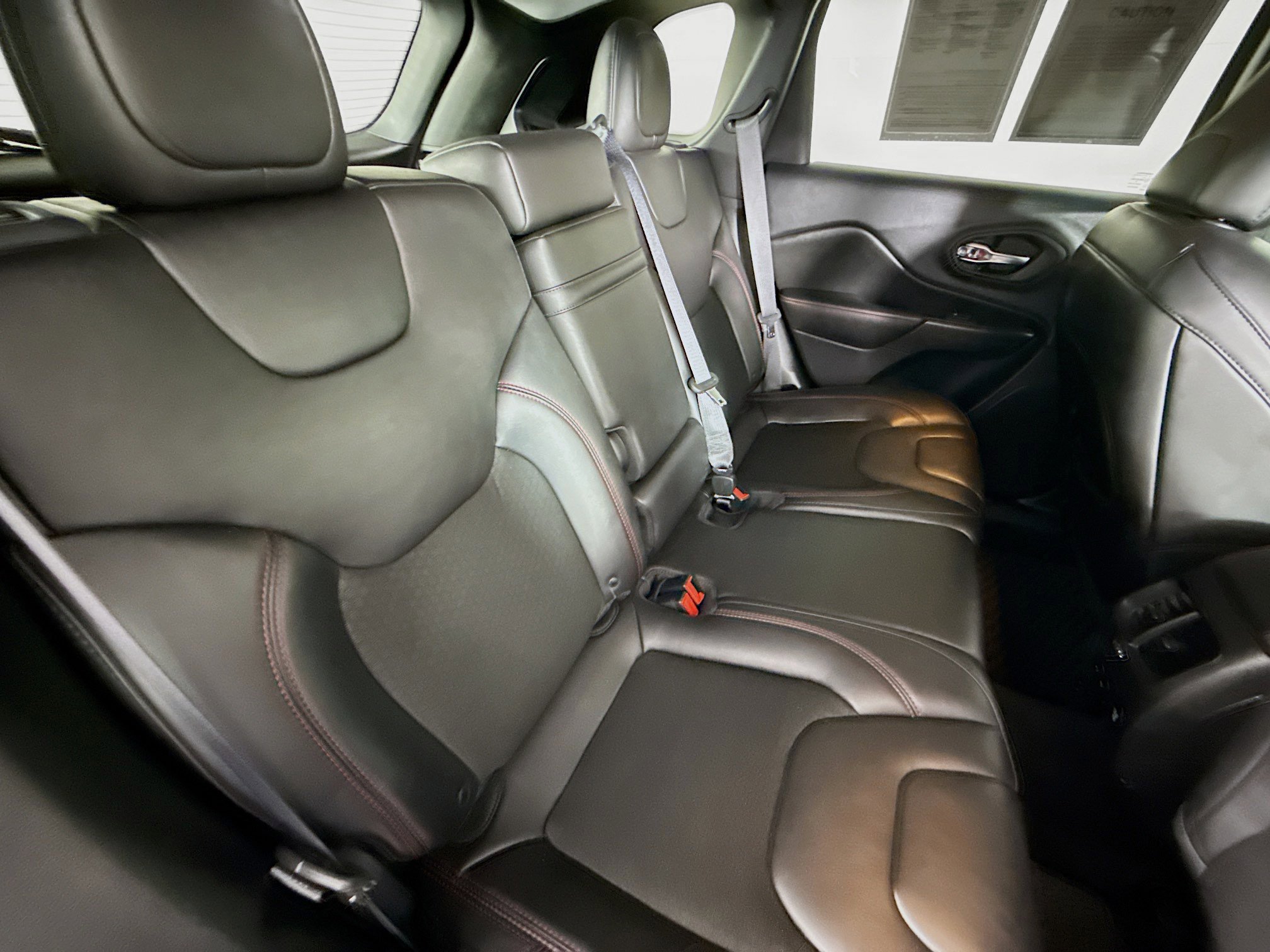 Used 2019 Jeep Cherokee Trailhawk w/ Comfort/Convenience Group AWD/4WD image 35