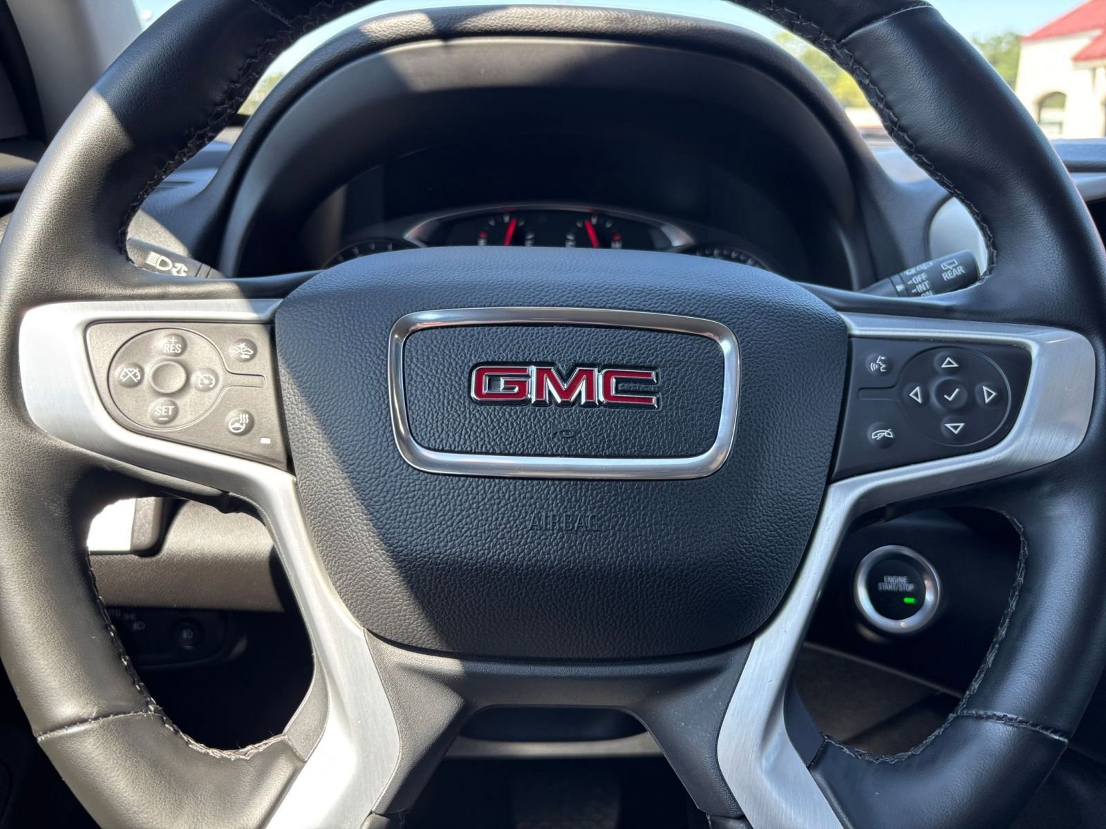 Used 2024 GMC Terrain SLT AWD/4WD image 31