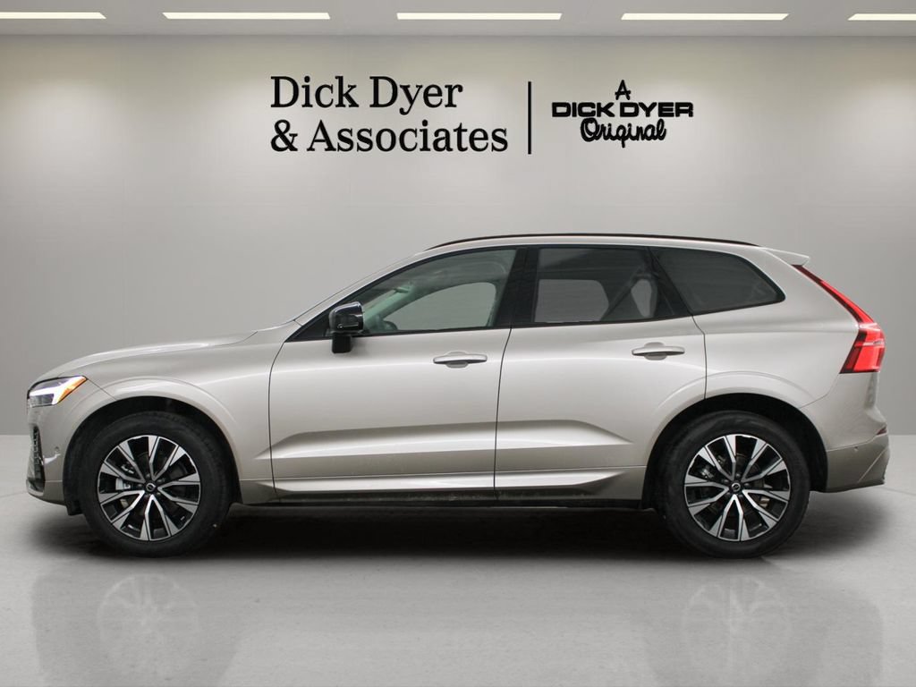 Used 2025 Volvo XC60 B5 Plus w/ Protection Package Premier AWD/4WD image 15