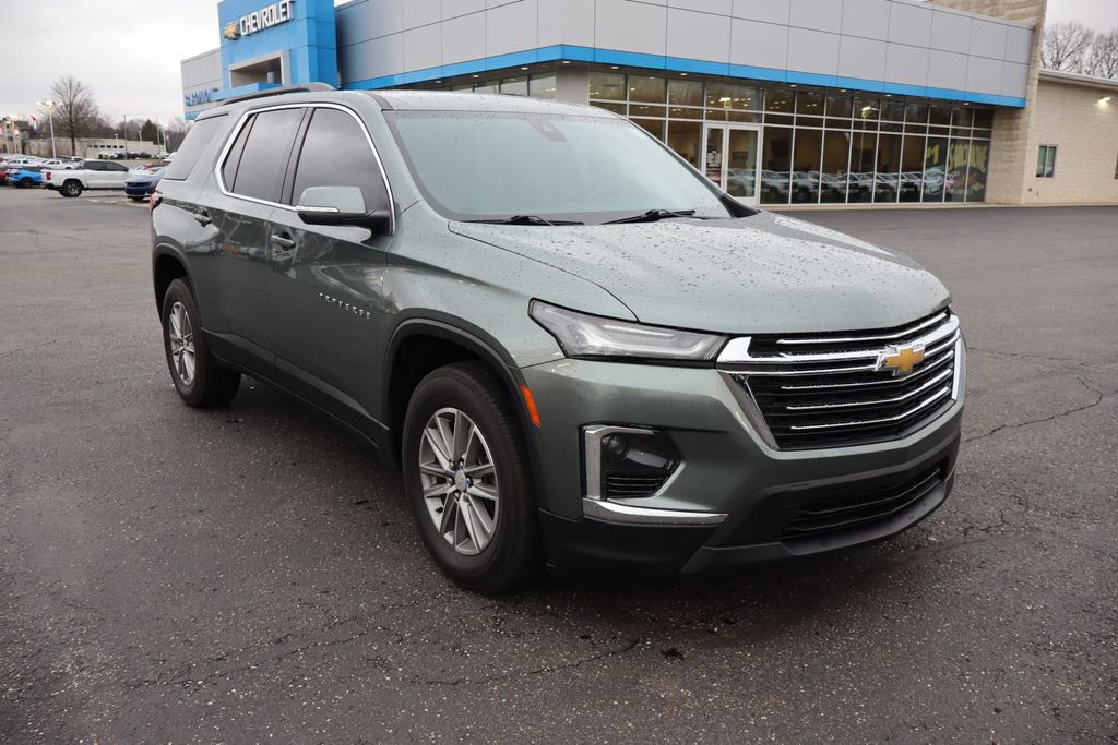 Used 2023 Chevrolet Traverse LT image 2