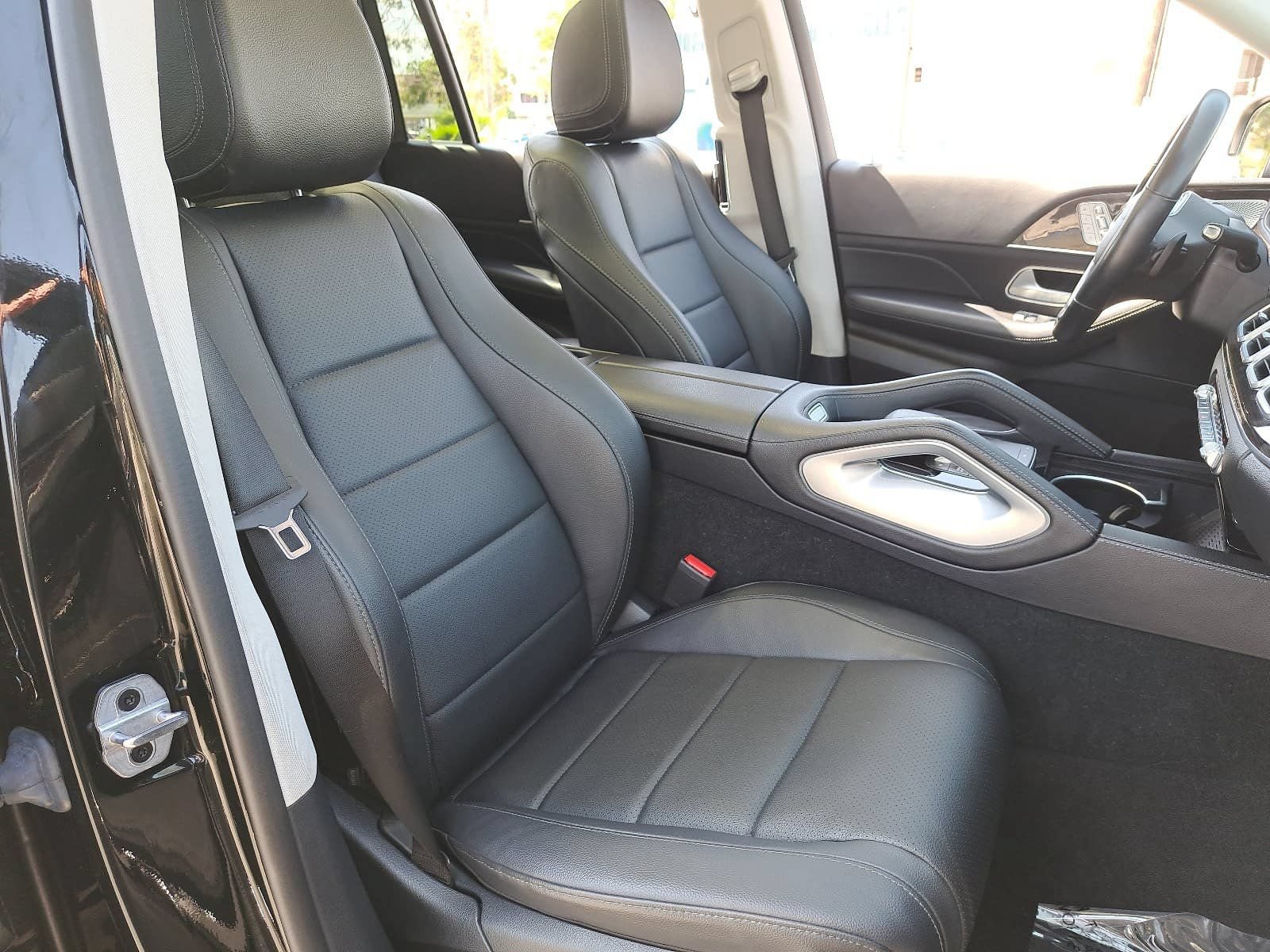 Used 2023 Mercedes-Benz GLS 450 4MATIC image 10