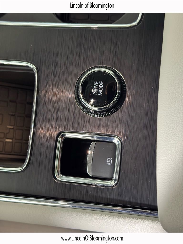 Used 2025 Lincoln Aviator AWD w/ Equipment Group 101A image 37