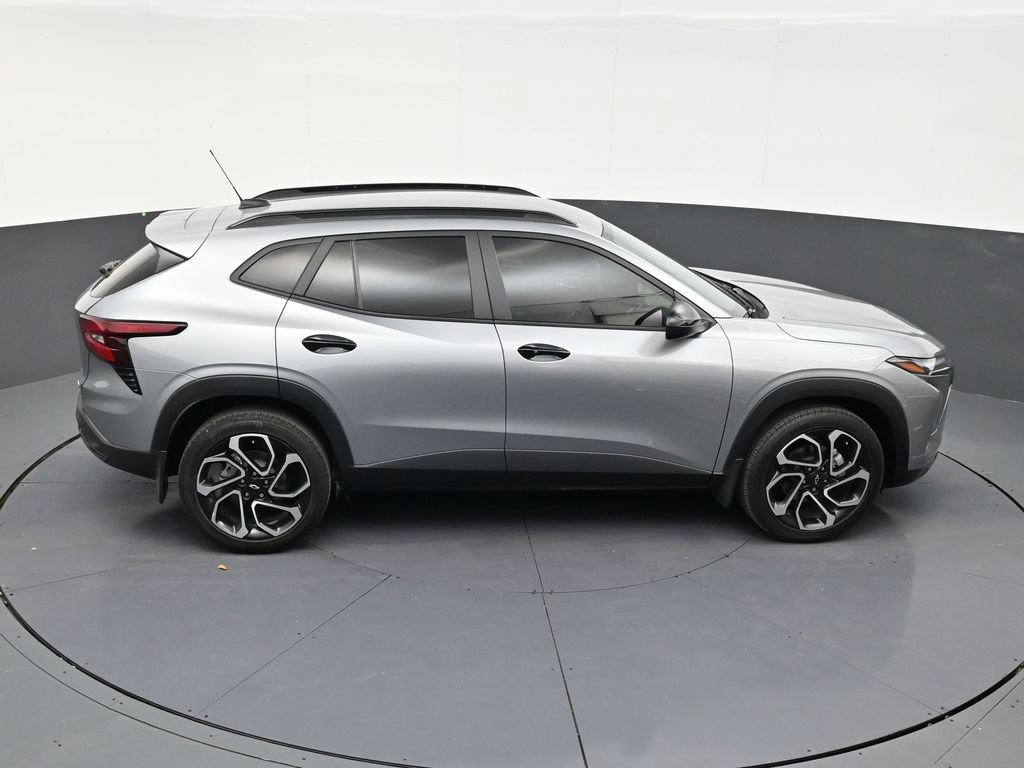 Used 2024 Chevrolet Trax RS w/ Driver Confidence Package FWD image 17