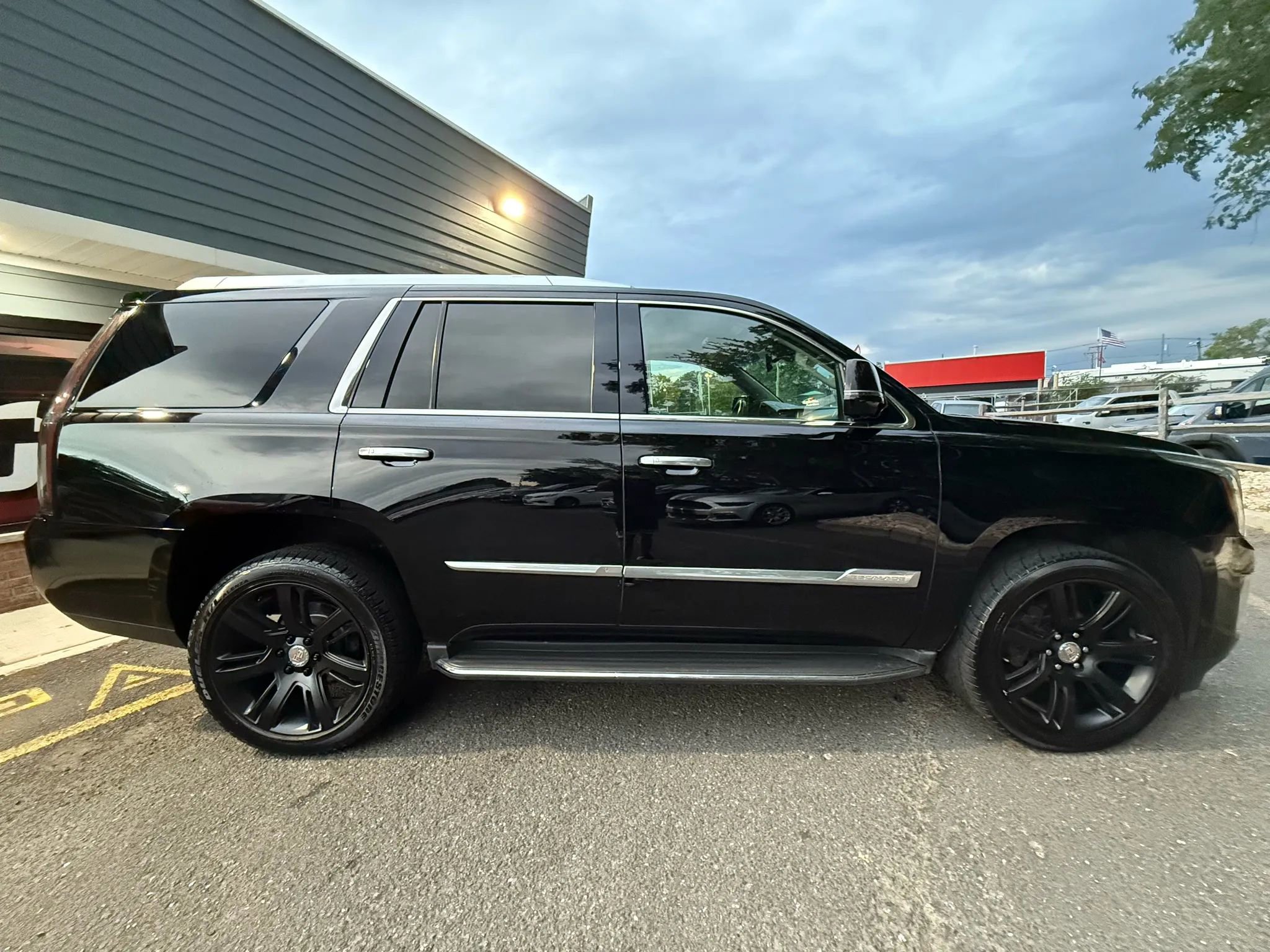Used 2016 Cadillac Escalade Luxury image 7