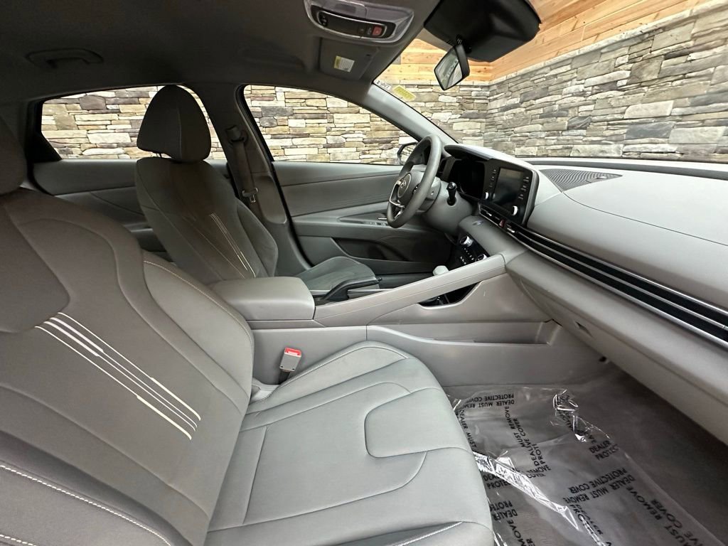 Used 2023 Hyundai Elantra SEL w/ Cargo Package image 14