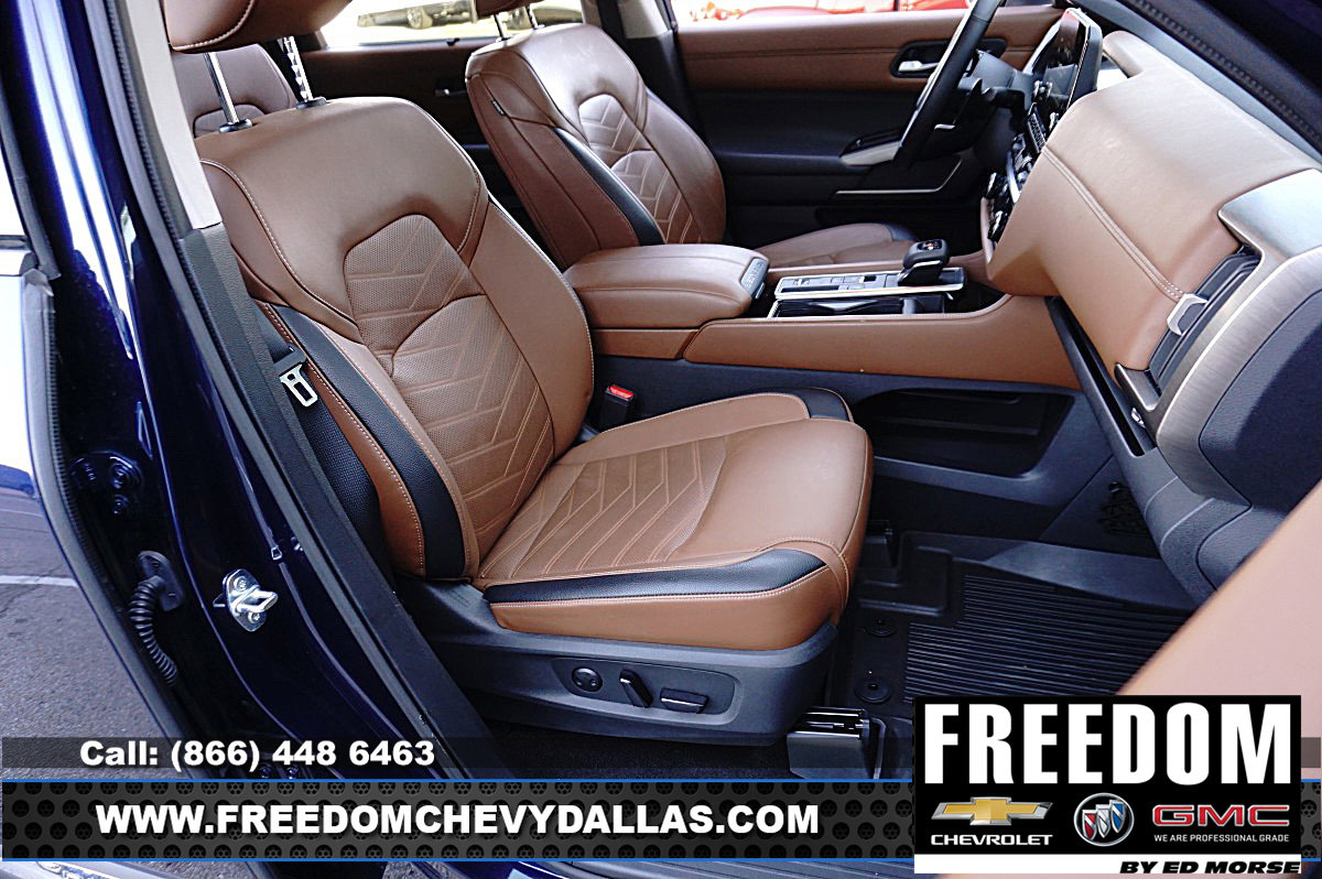 Used 2024 Nissan Pathfinder Platinum w/ Cargo Package image 12